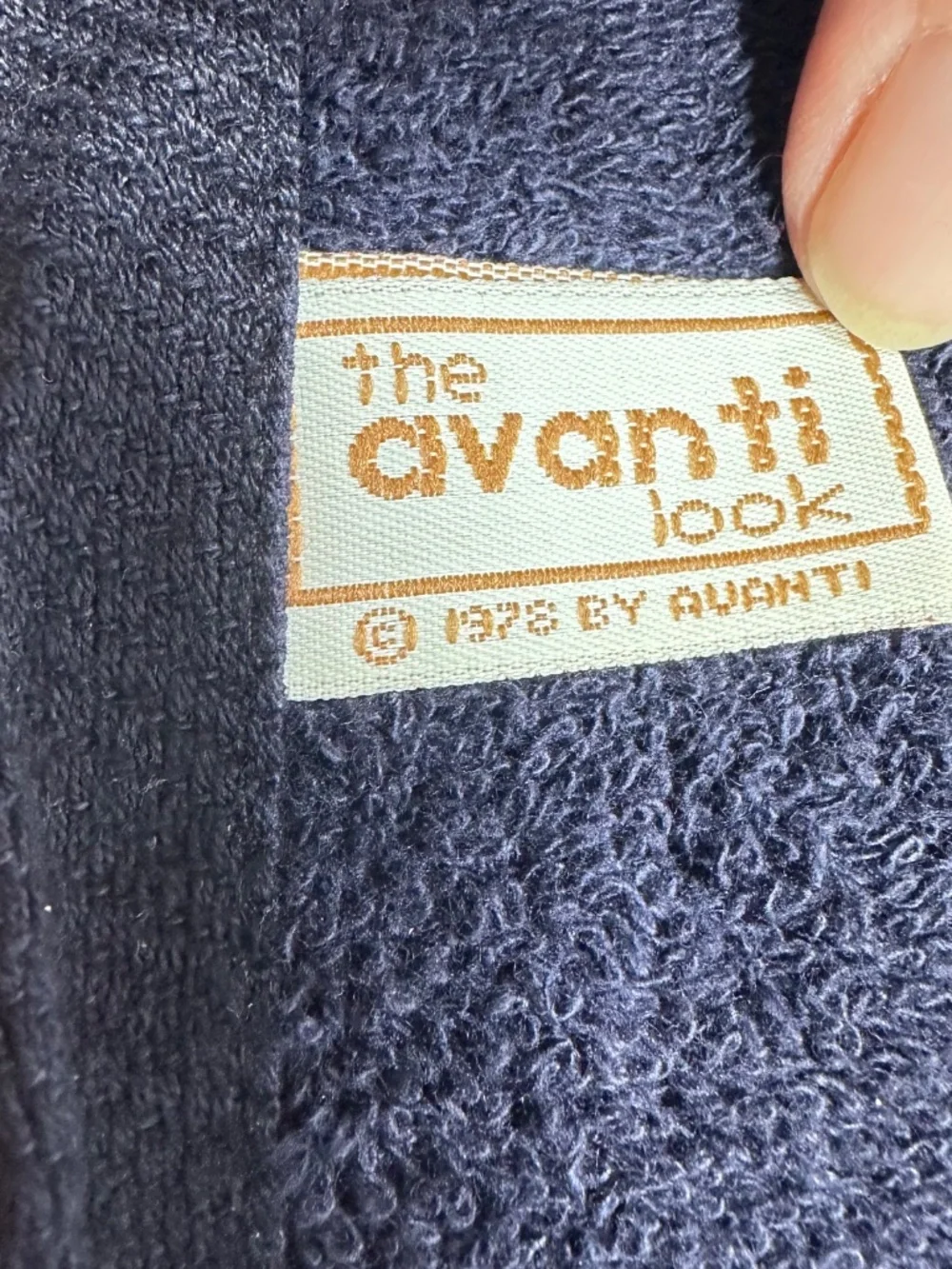 Avanti Look Vintage 1978 2 Pc. Towel Set Navy Black Floral Cabbage Rose Ruffle